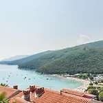 Πανσιόν Adria Rabac