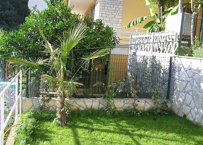 Adria Gostinjska kuća 3*