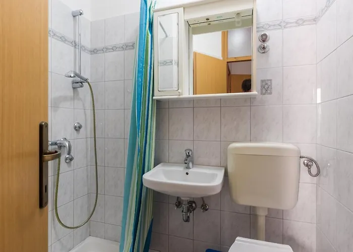 Adria Gostinjska kuća 3*