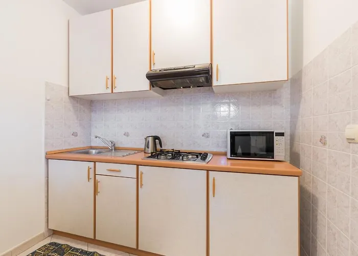 Gostinjska kuća Adria 3*